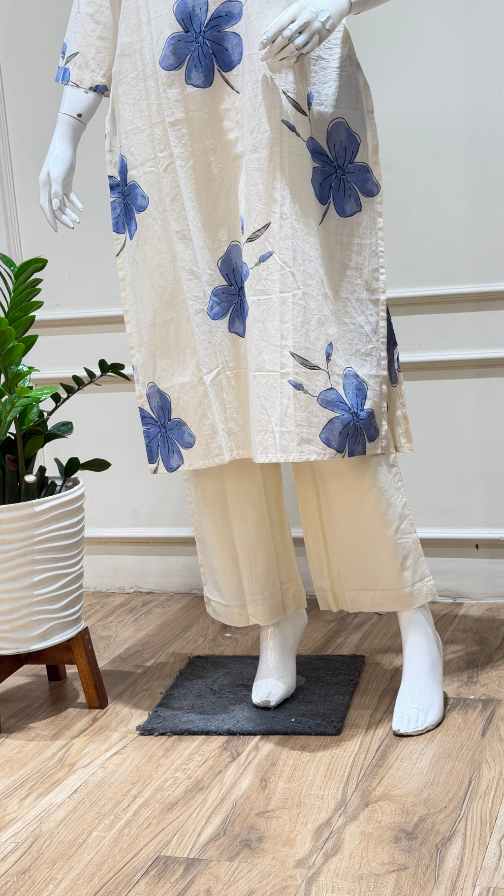 Off white with blue floral suit - 15598