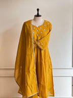Yellow handworked suit - 16054