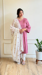 Pink embroidered kurta set - 16112