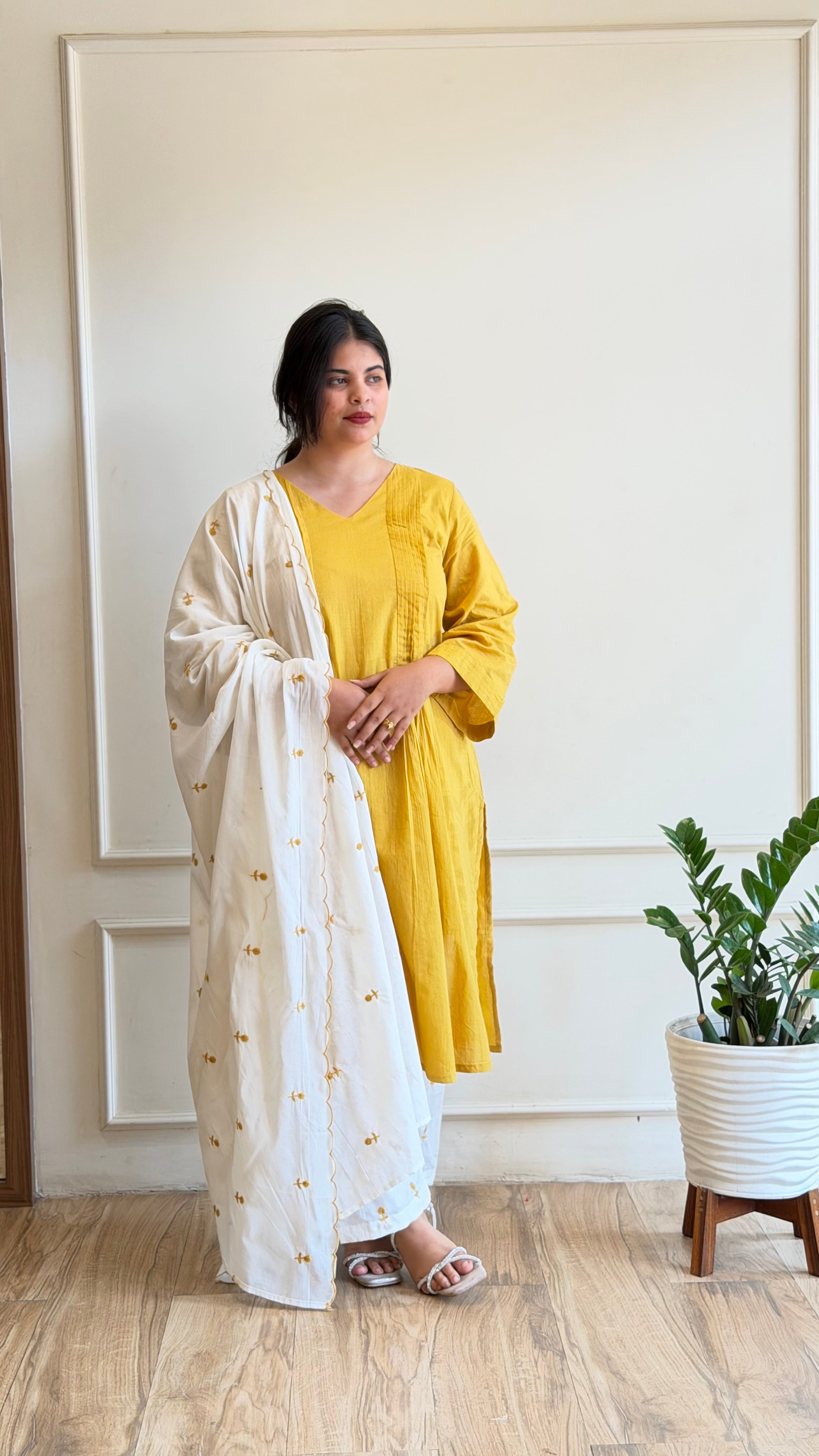Yellow embroidered kurta set - 16112