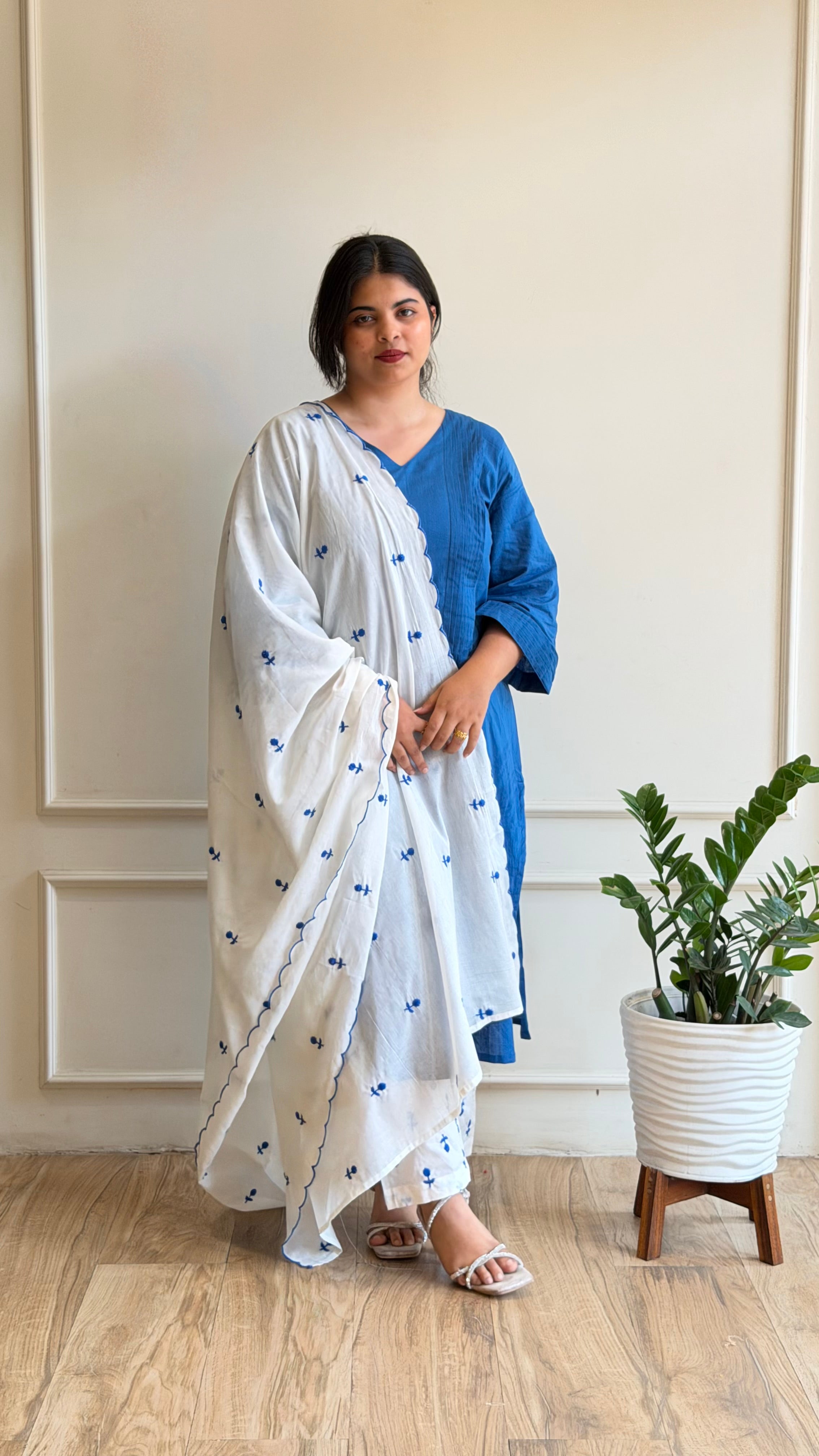 Blue embroidered kurta set - 16112