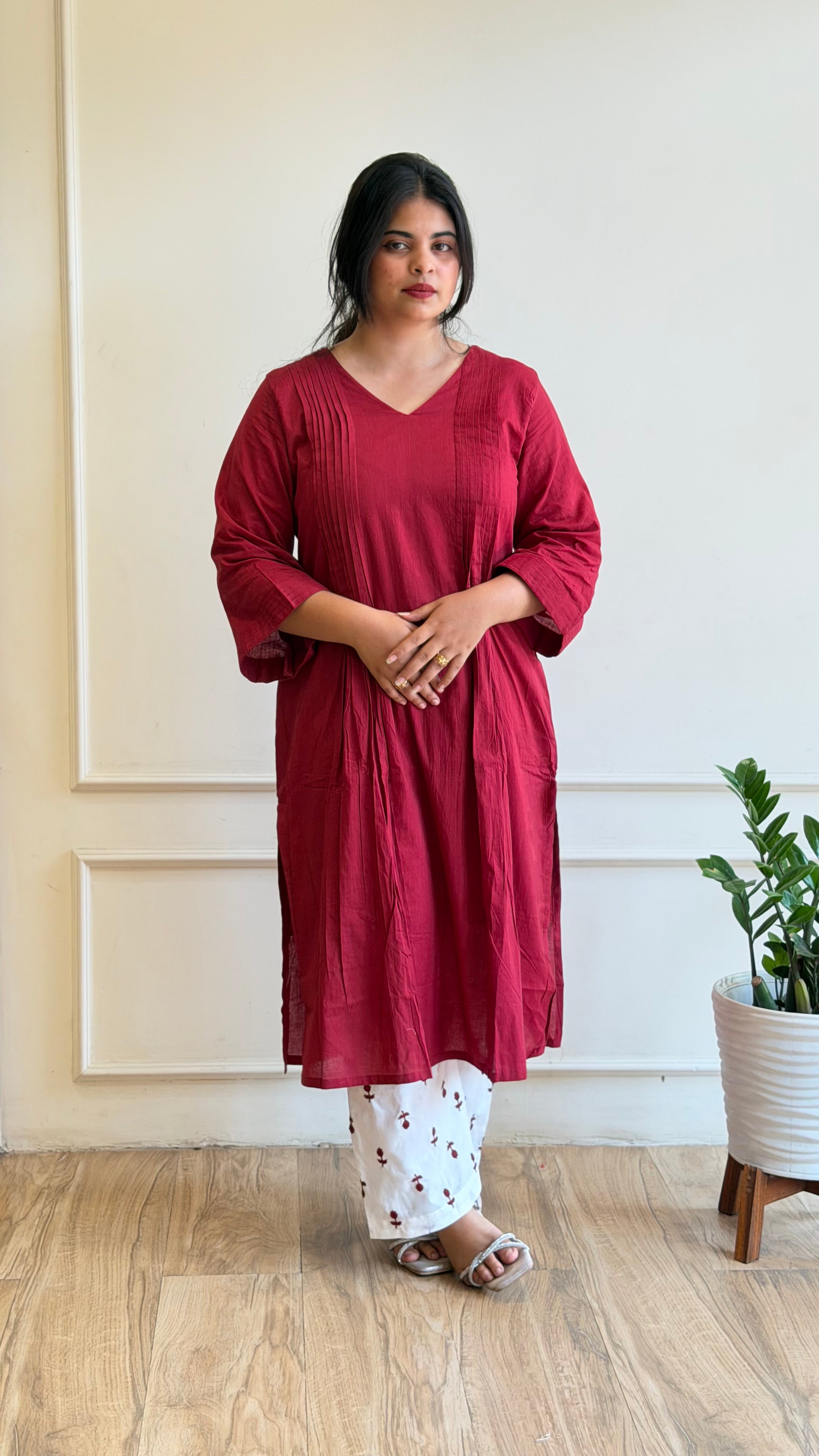 Red embroidered kurta set - 16112