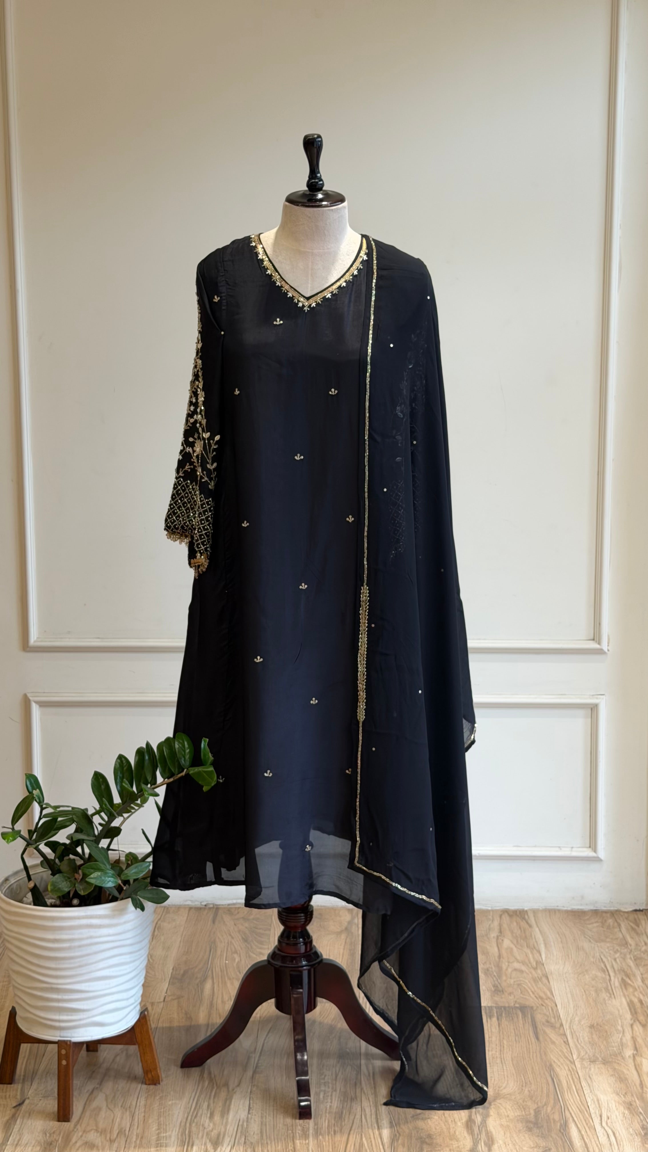 Beautiful Handworked Anarkali Suit-17040
