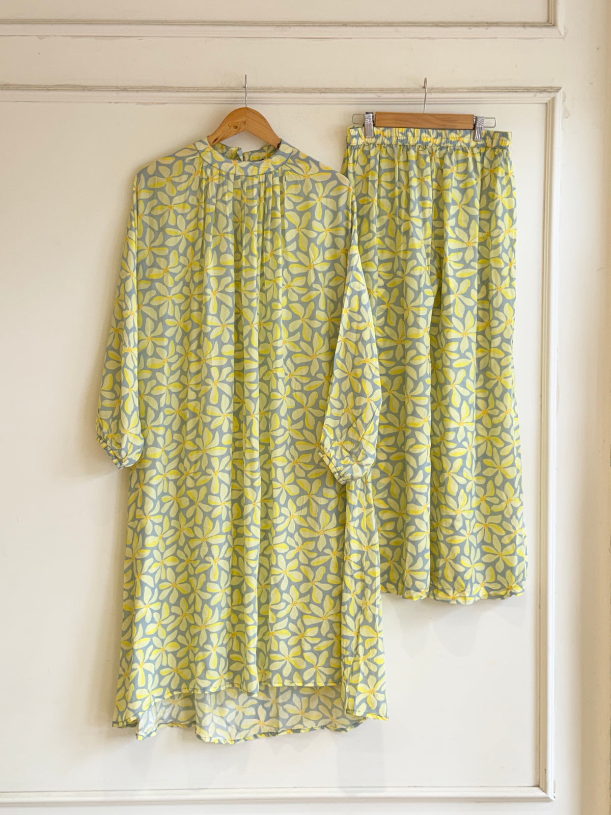 Halter neck floral crepe co-ord set-17142
