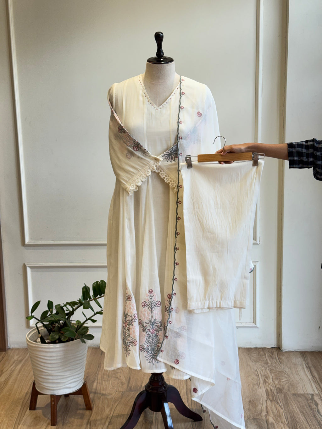 Thread Embroidered Anarkali Salwar Suit-17012