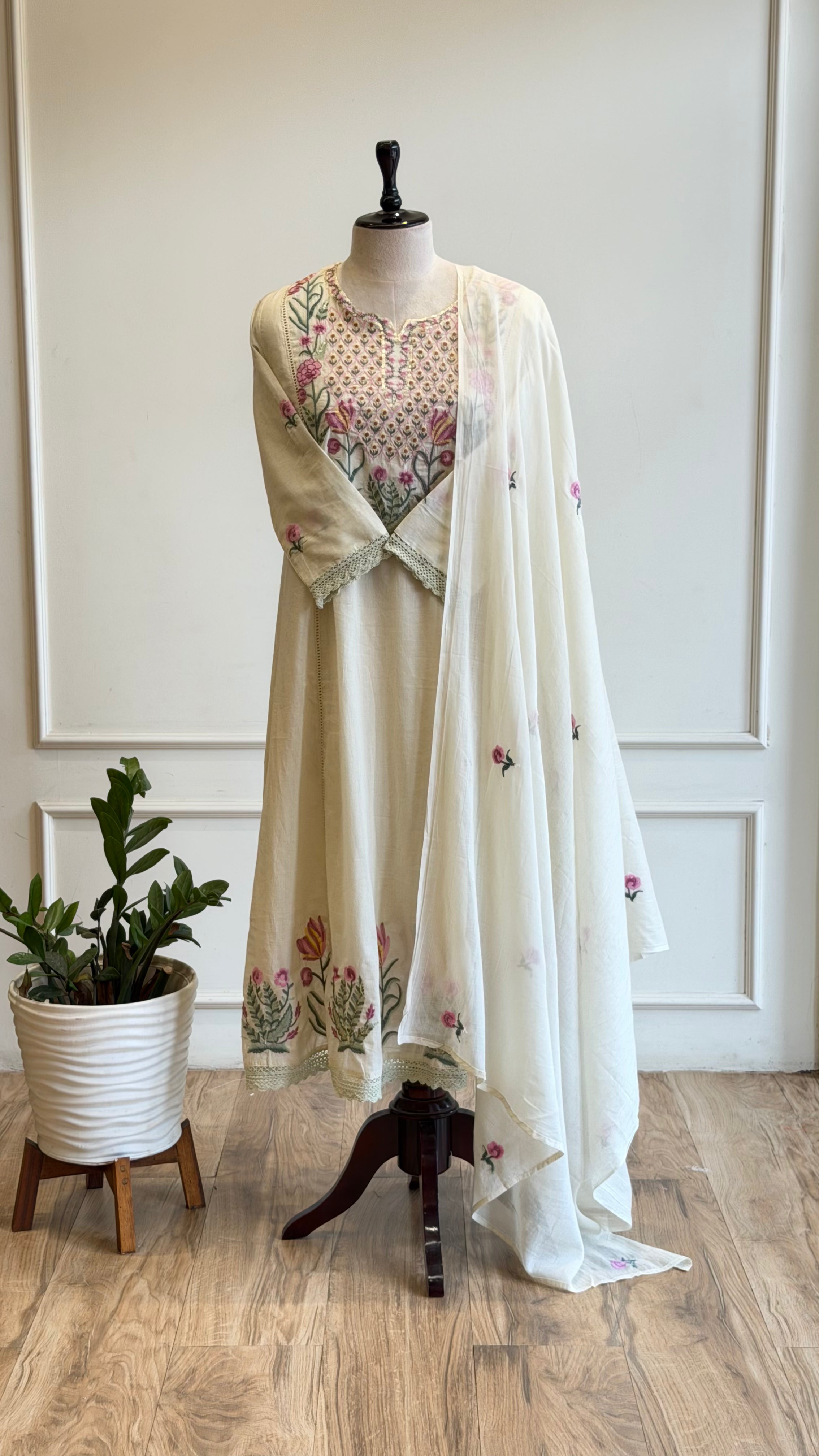 Offwhite Thread Embroidered Anarkali suit- 16626
