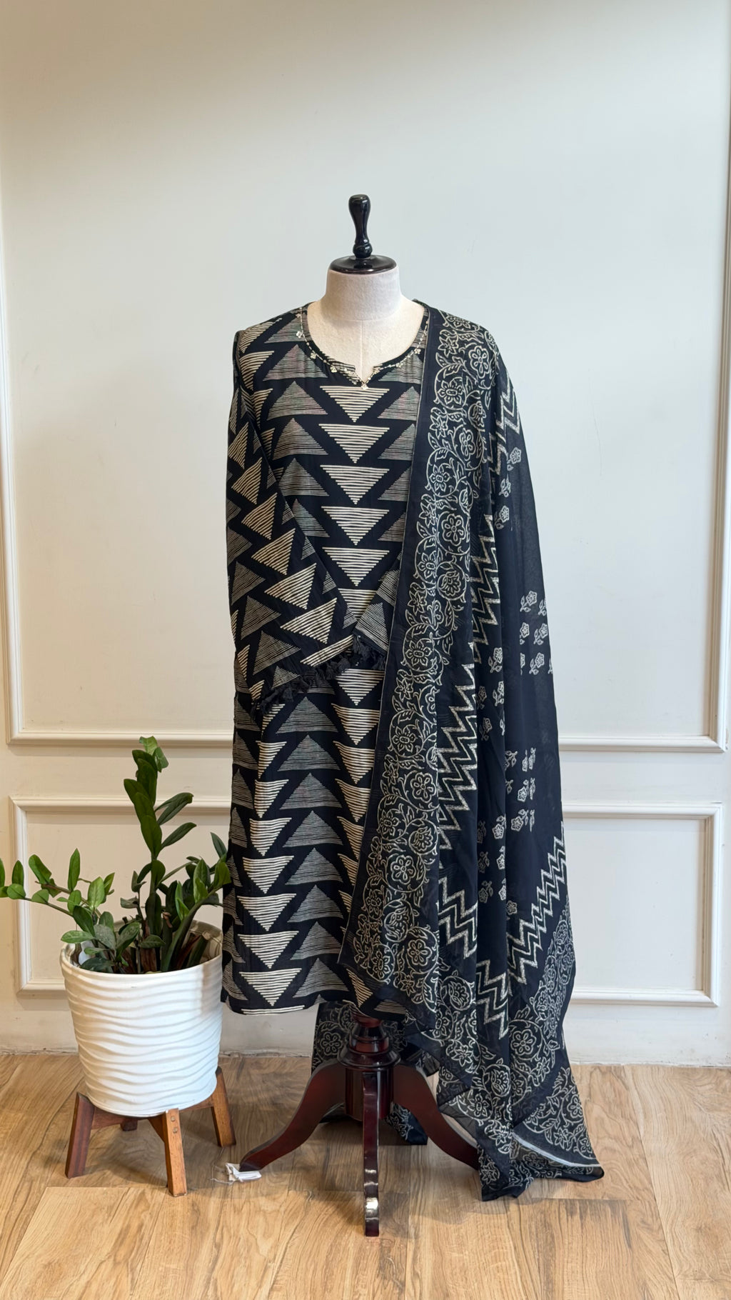 Black Long Sleeved Suit-16628