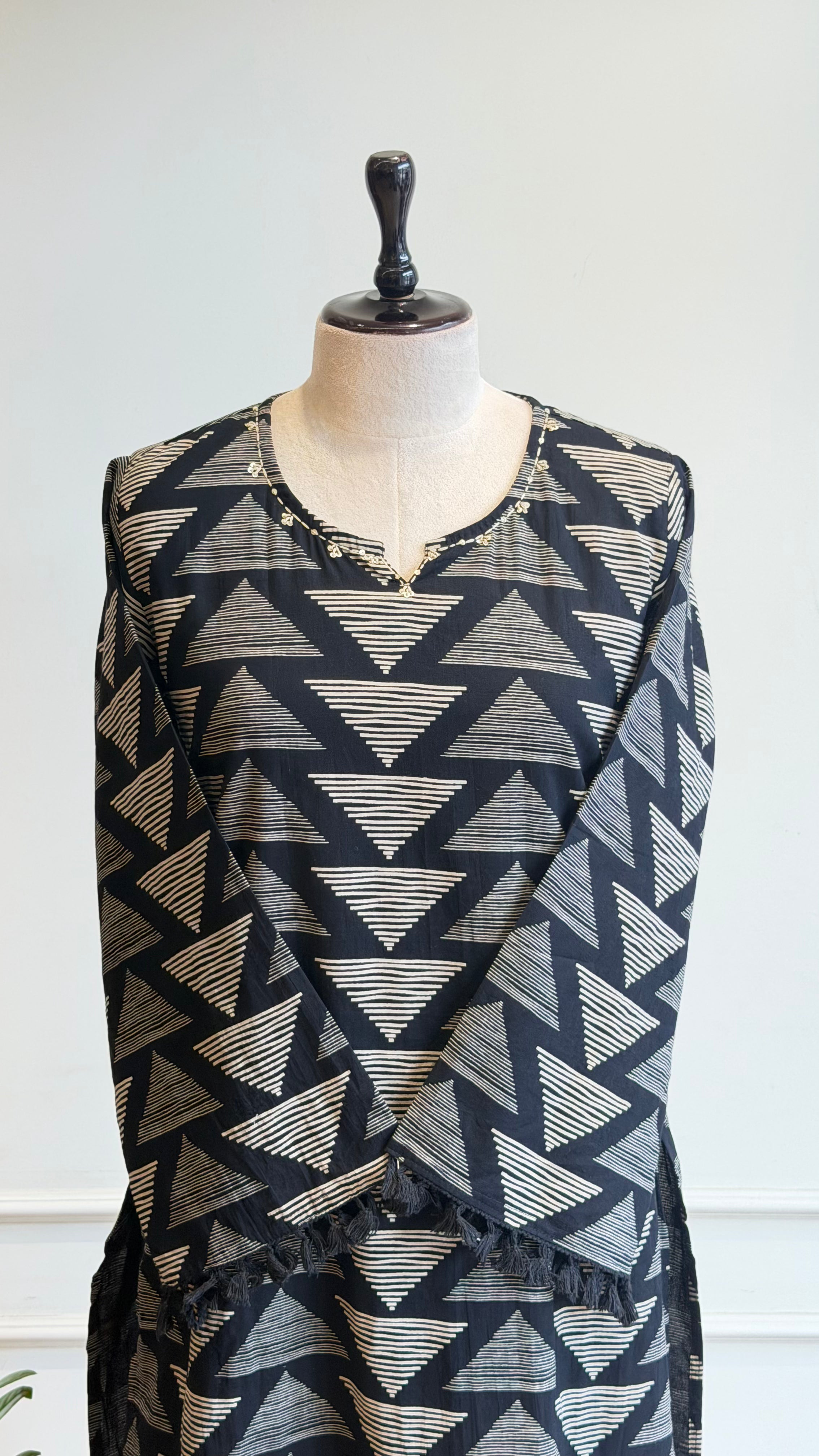 Black Long Sleeved Suit-16628