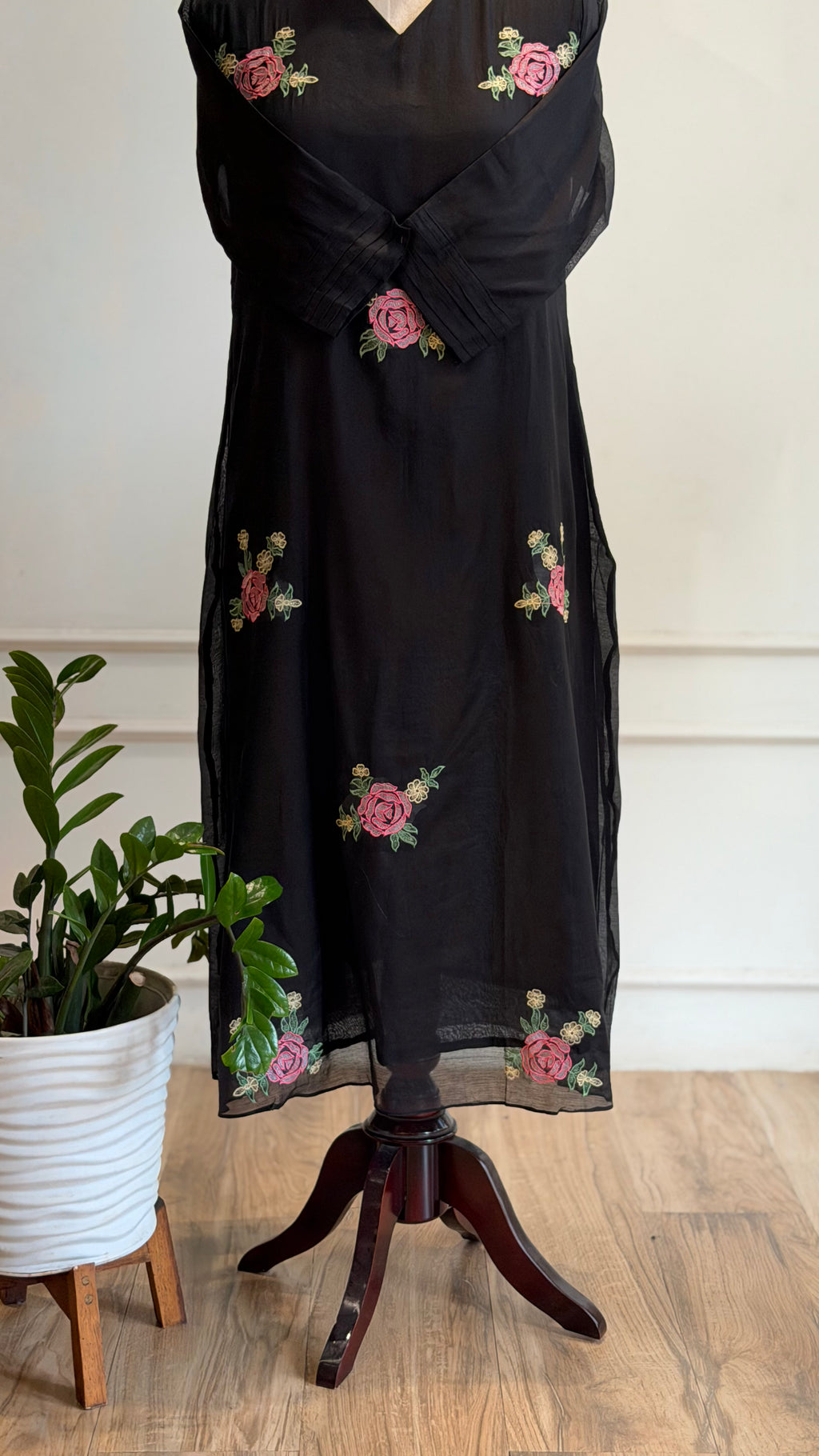 Black embroidered suit - 16541