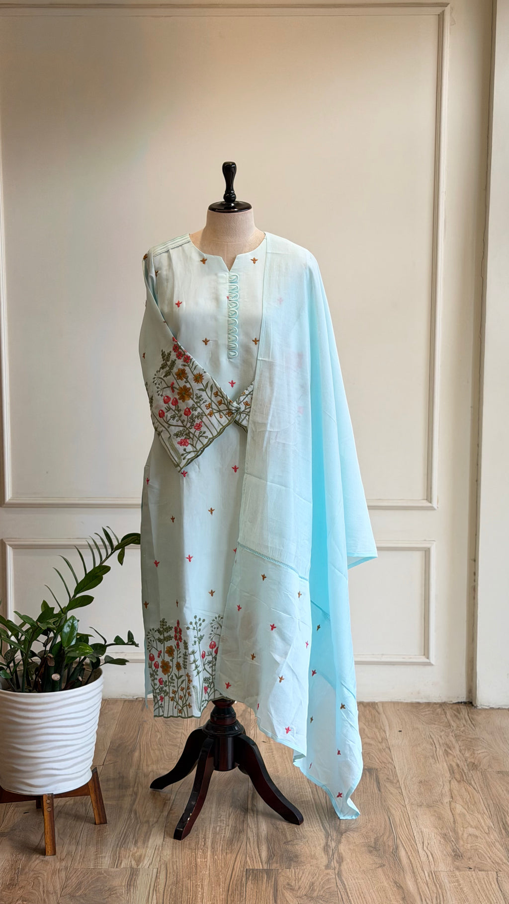 Beutiful Floral Suit - 16318